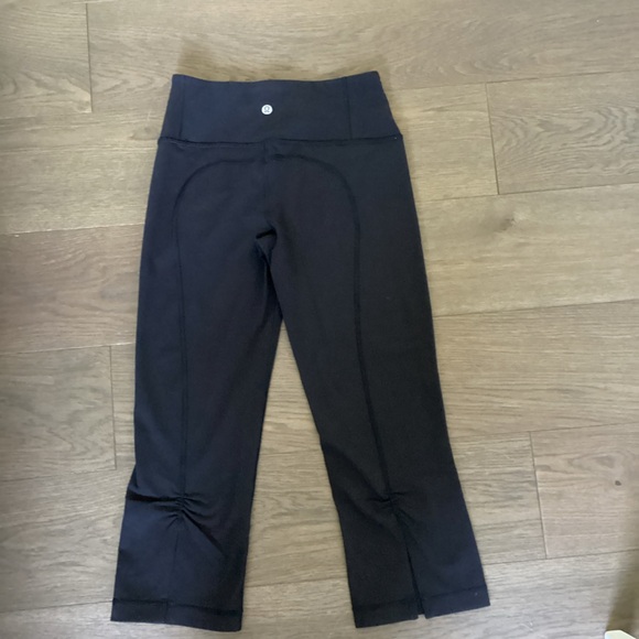 Rare Lululemon Gather & Crow Crop *Full-On Luon Black - Picture 7 of 8